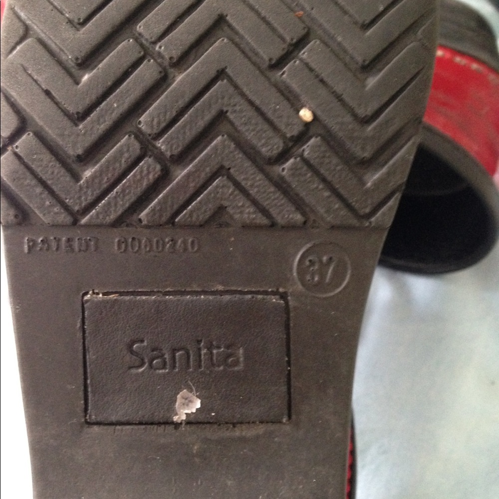Clogs - Picture 2 of 3